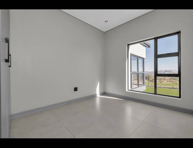 4 BEDROOM HOUSE FOR SALE IN HELDERFONTEIN ESTATE